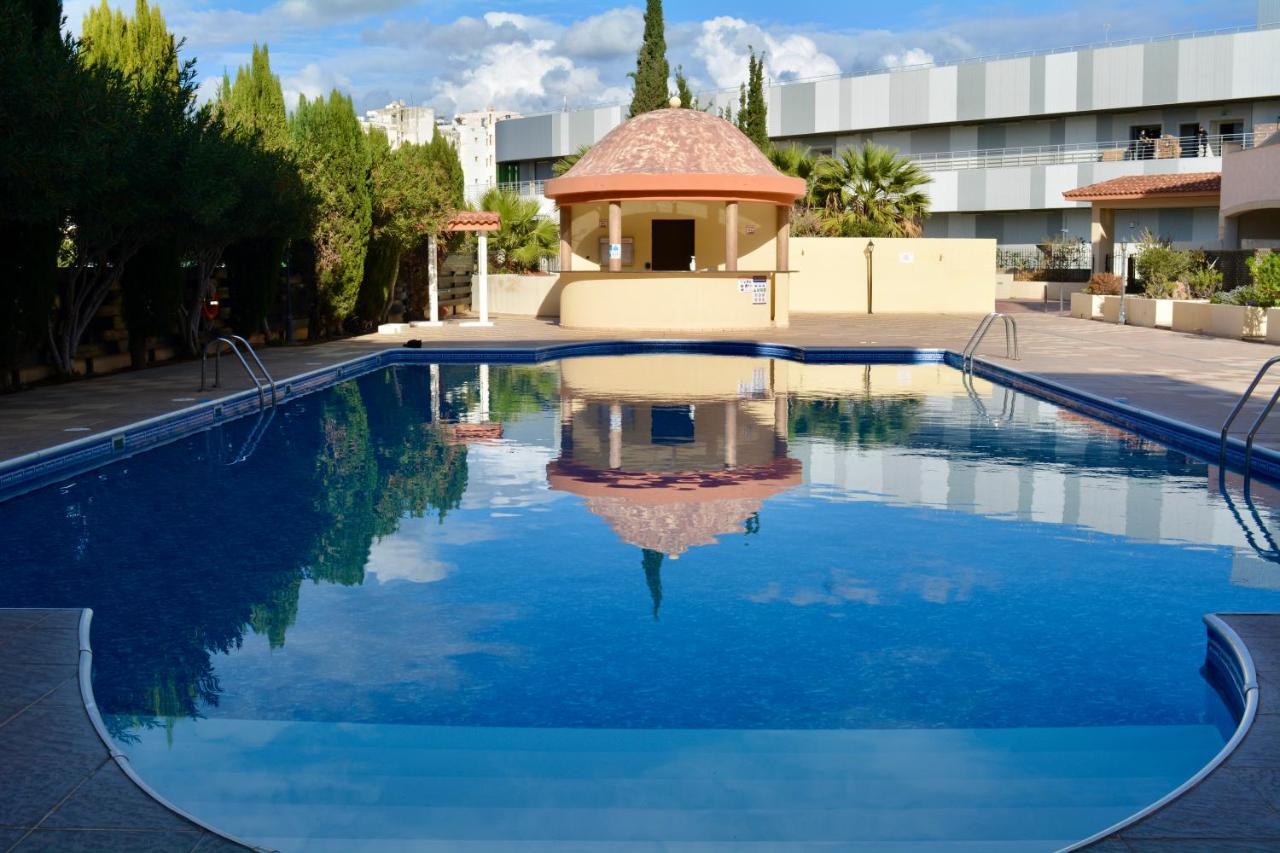 Queens Gardens - Kato Paphos - Next To Kings Ave Mall --- By Yiota Экстерьер фото